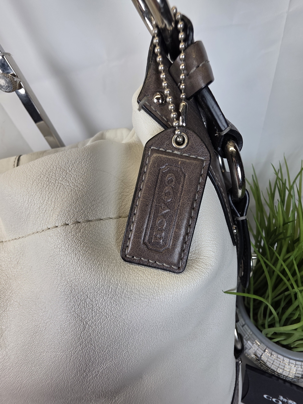 Coach Xlarge Carly Hobo White Leather Shoulder Large Bag with Gray Brown Trim - Picture 5 of 16